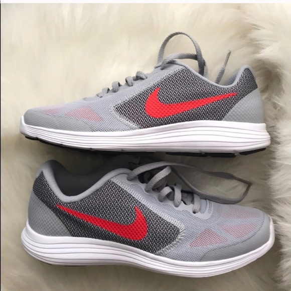 Nike grey white women’s running shoes revolution 3 - Picture 3 of 5
